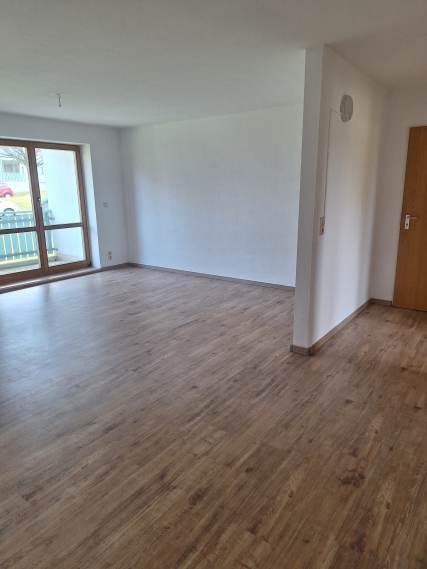 Preview: Wohnzimmer mit Blick zum Eingangsbereich