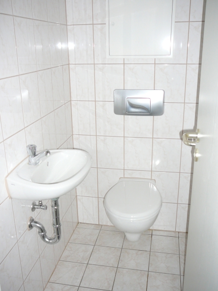 separates WC