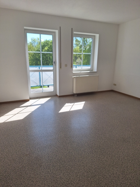 helle 3-Raum-Wohnung mit Balkon in Sehma