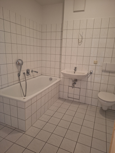 helle 3-Raum-Wohnung mit Balkon in Sehma